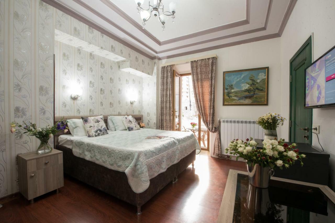 Votre Maison Yerevan Bagian luar foto