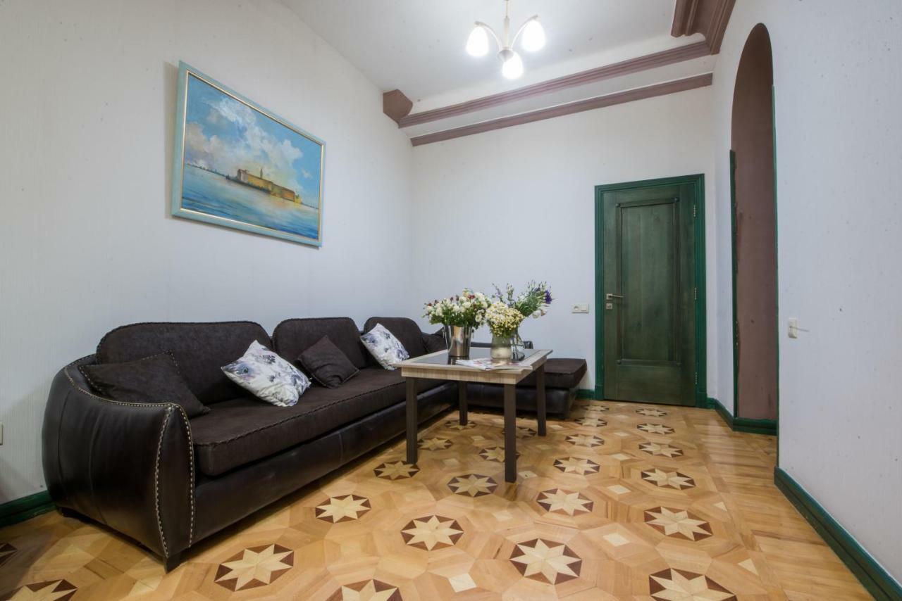 Votre Maison Yerevan Bagian luar foto